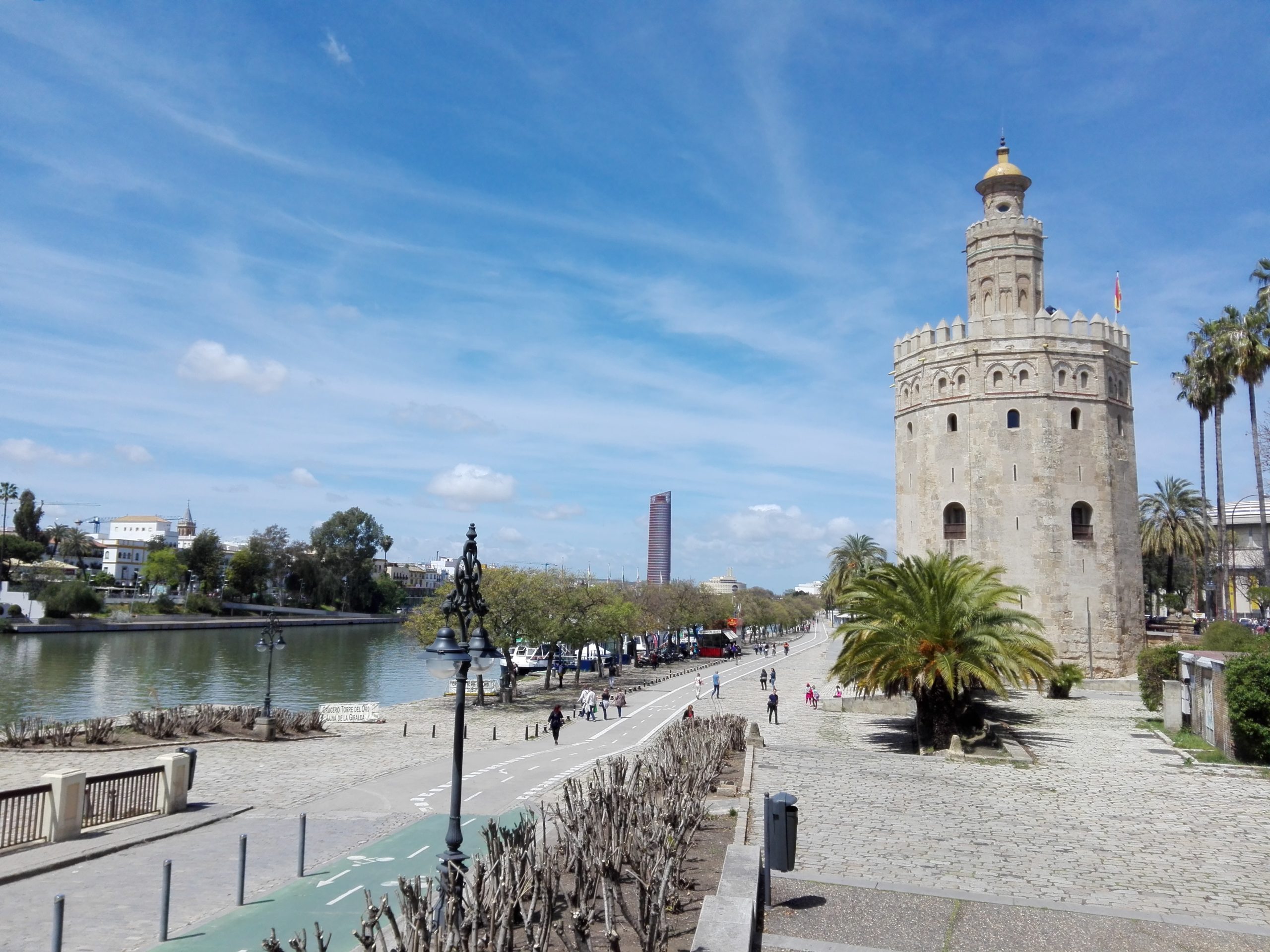 Sevilla Torre del Oro.© Propiedad de Fly and Grow