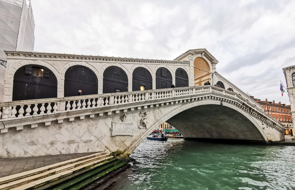 ponte Rialto en Venecia